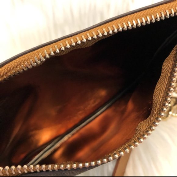 MICHAEL Michael Kors Belt Bag - Picture 7 of 7